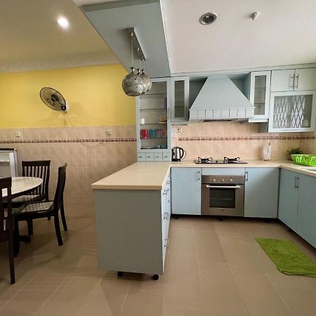 Rini Utama Homestay スクダイ エクステリア 写真