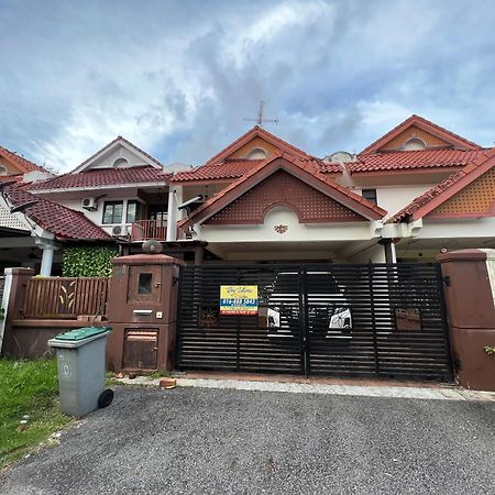 Rini Utama Homestay スクダイ エクステリア 写真