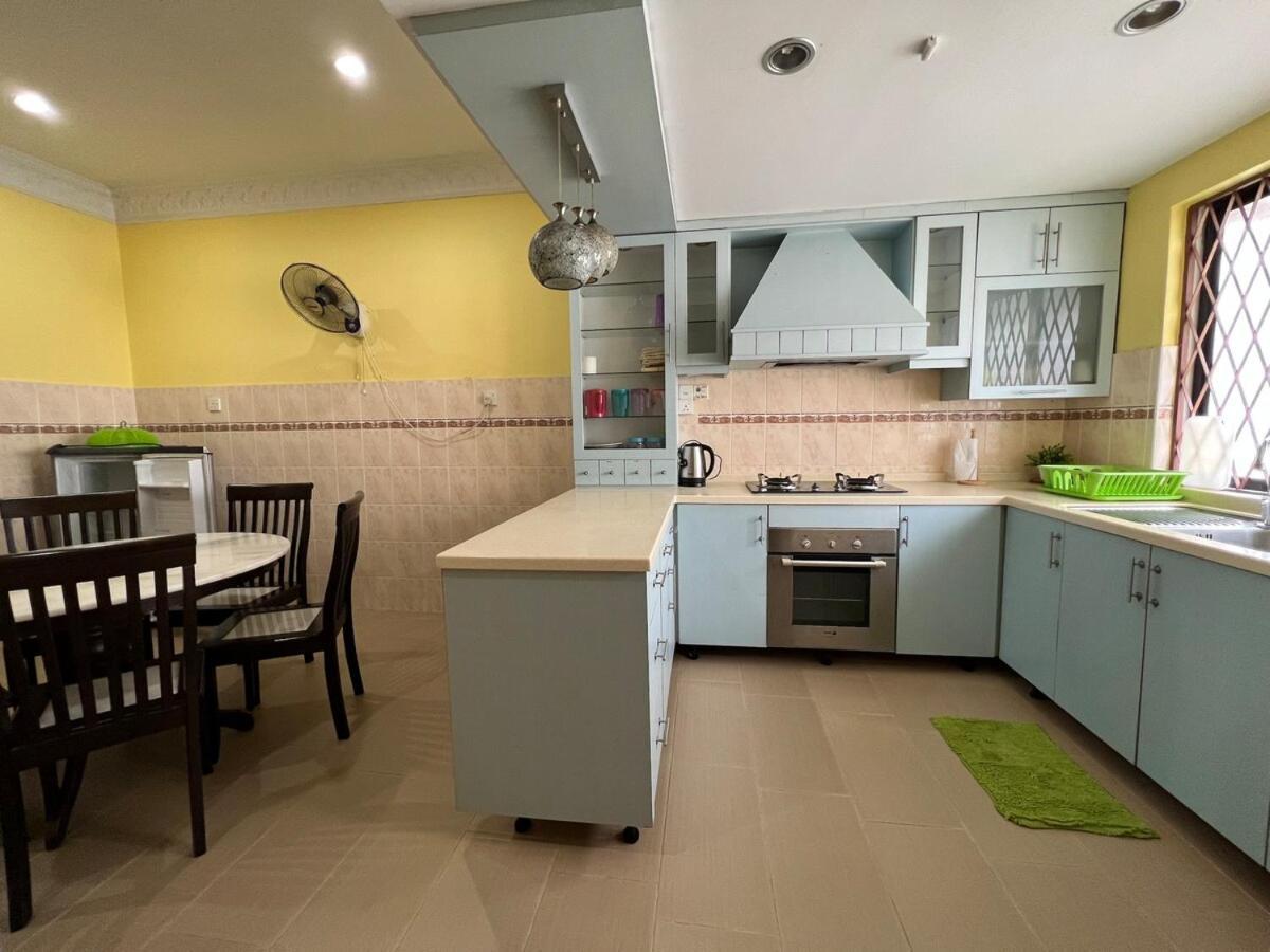 Rini Utama Homestay スクダイ エクステリア 写真