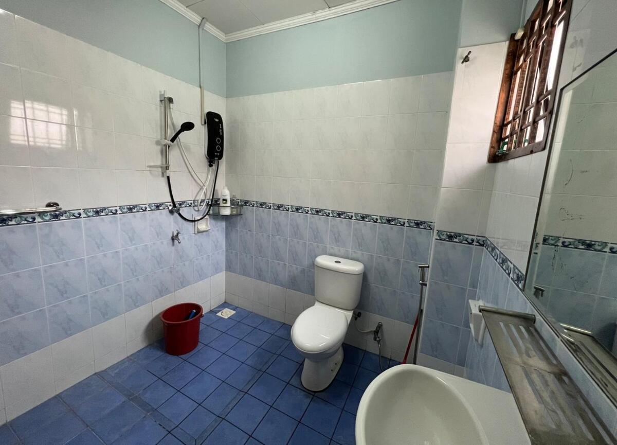 Rini Utama Homestay スクダイ エクステリア 写真
