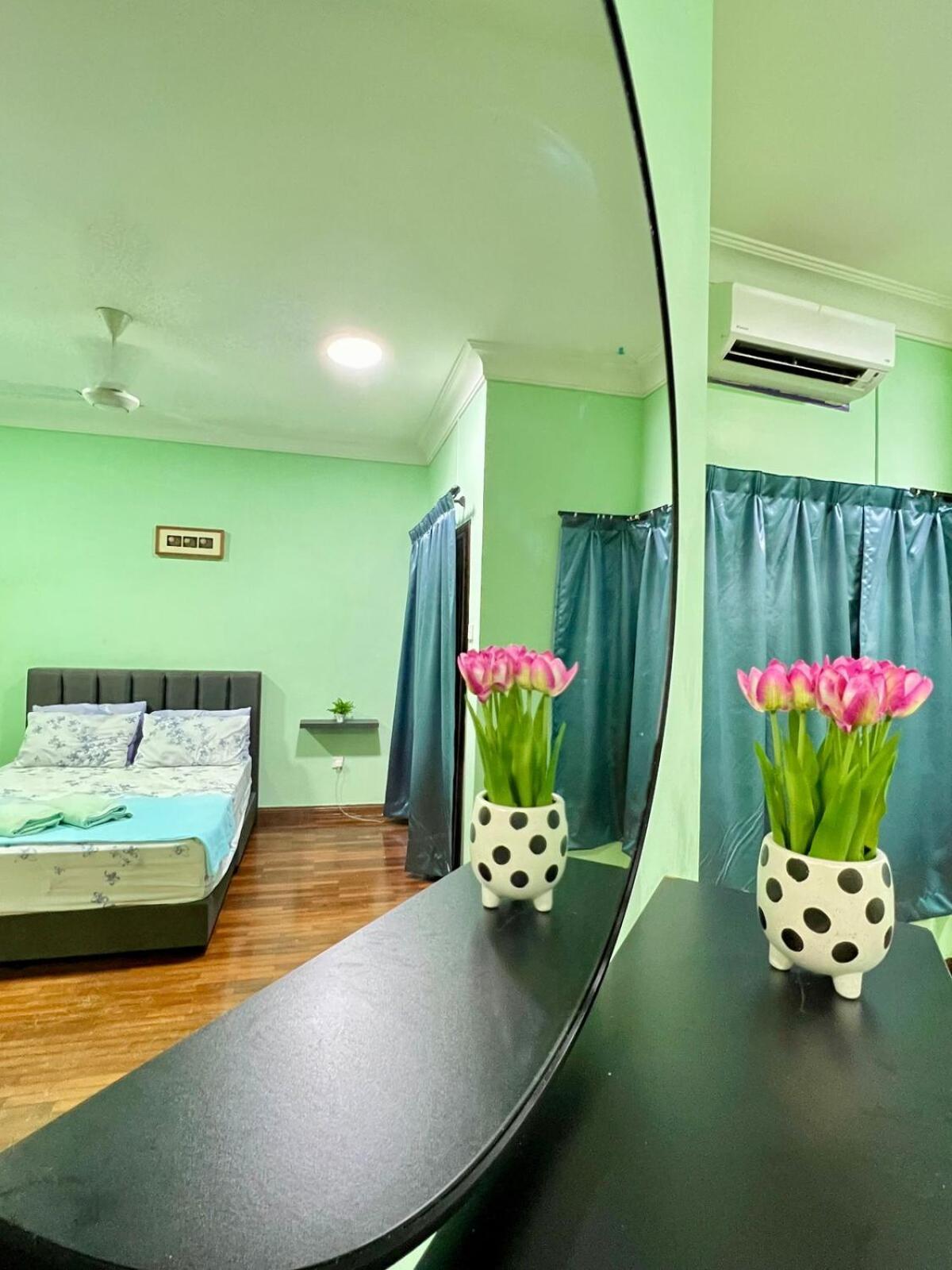 Rini Utama Homestay スクダイ エクステリア 写真