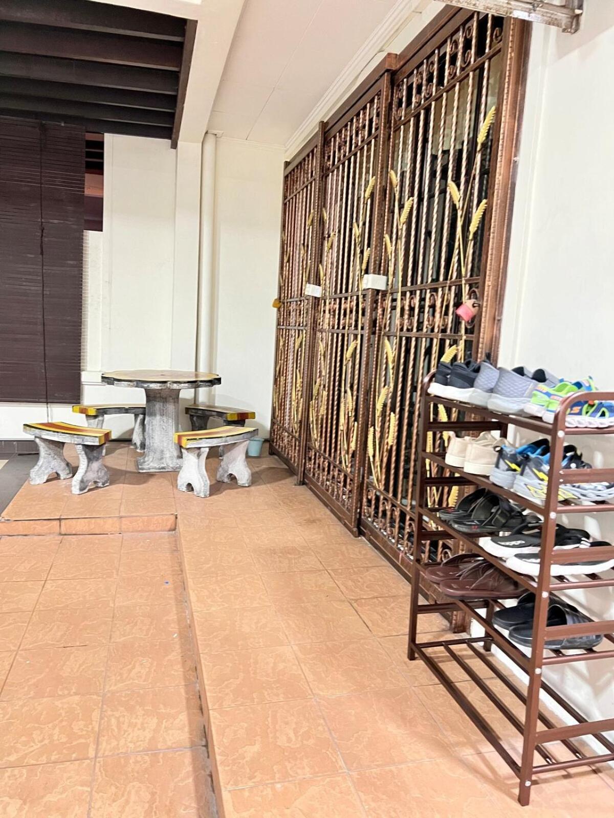 Rini Utama Homestay スクダイ エクステリア 写真