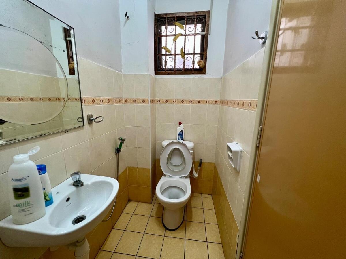 Rini Utama Homestay スクダイ エクステリア 写真