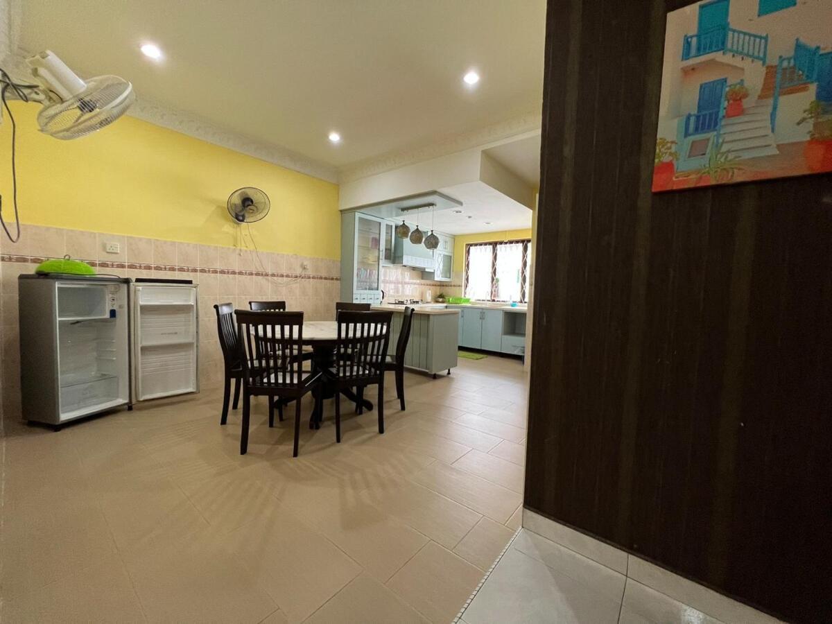 Rini Utama Homestay スクダイ エクステリア 写真