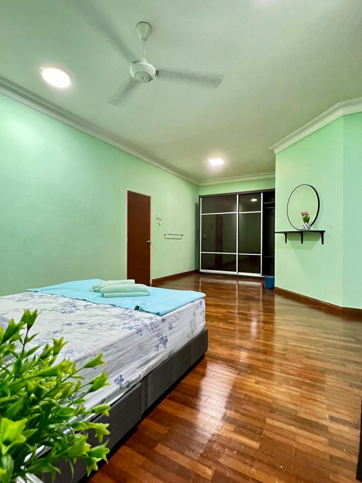 Rini Utama Homestay スクダイ エクステリア 写真