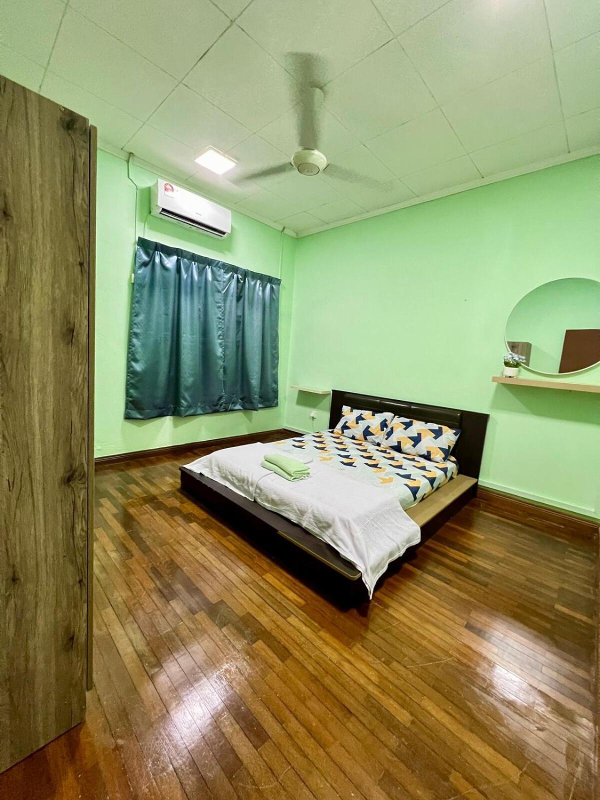 Rini Utama Homestay スクダイ エクステリア 写真