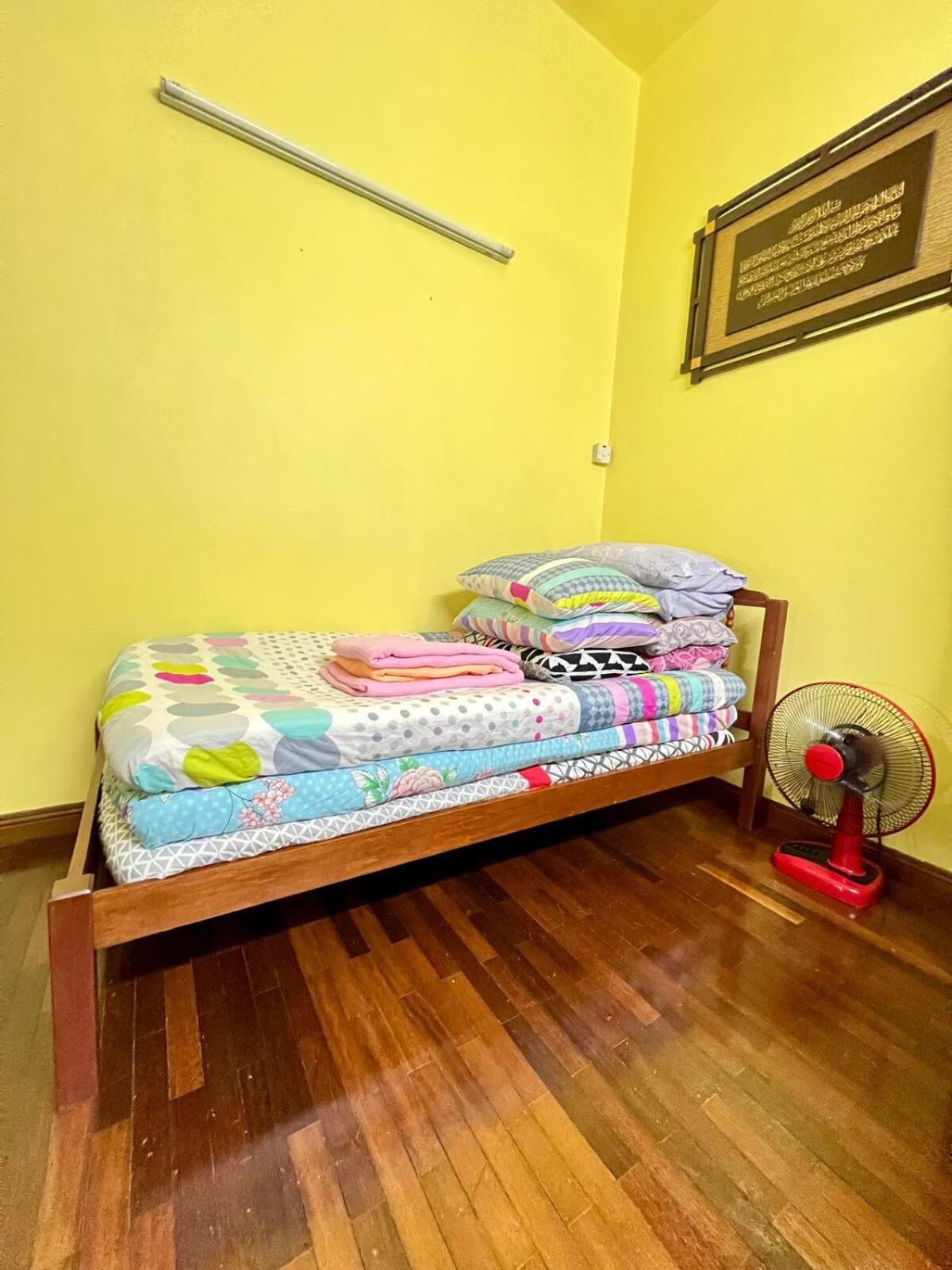 Rini Utama Homestay スクダイ エクステリア 写真